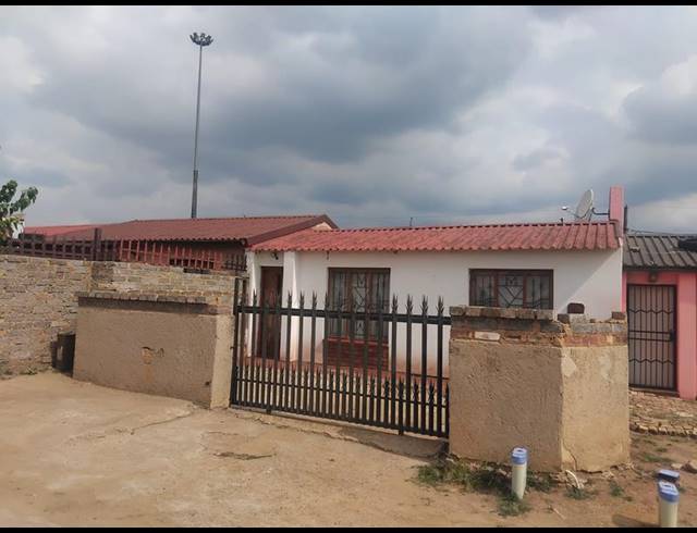 2 BEDROOM HOUSE FOR SALE IN TSAKANE